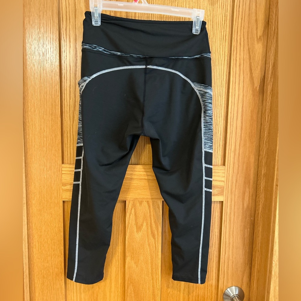 Women’s Leggings size M - Picture 2 of 3